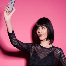 Uma franja é o que faltava para sua próxima selfie ser perfeita.